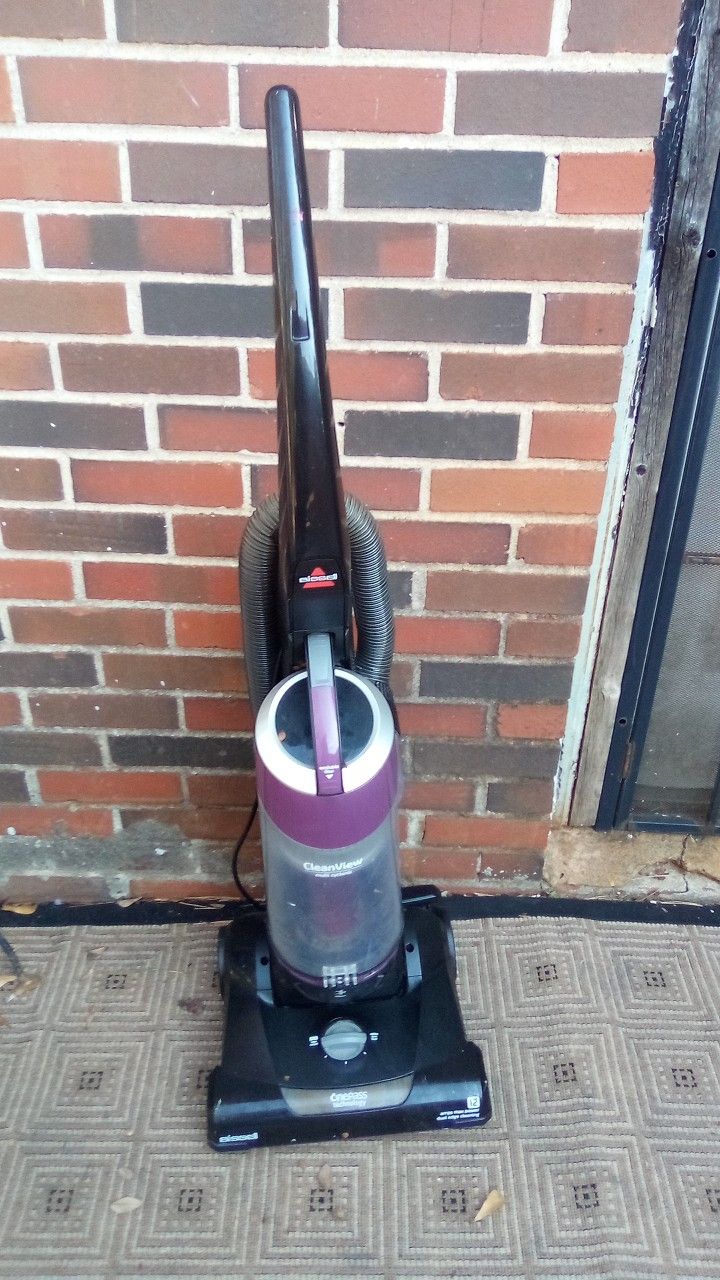 Bissell Bagless Vacuum Cleaner 