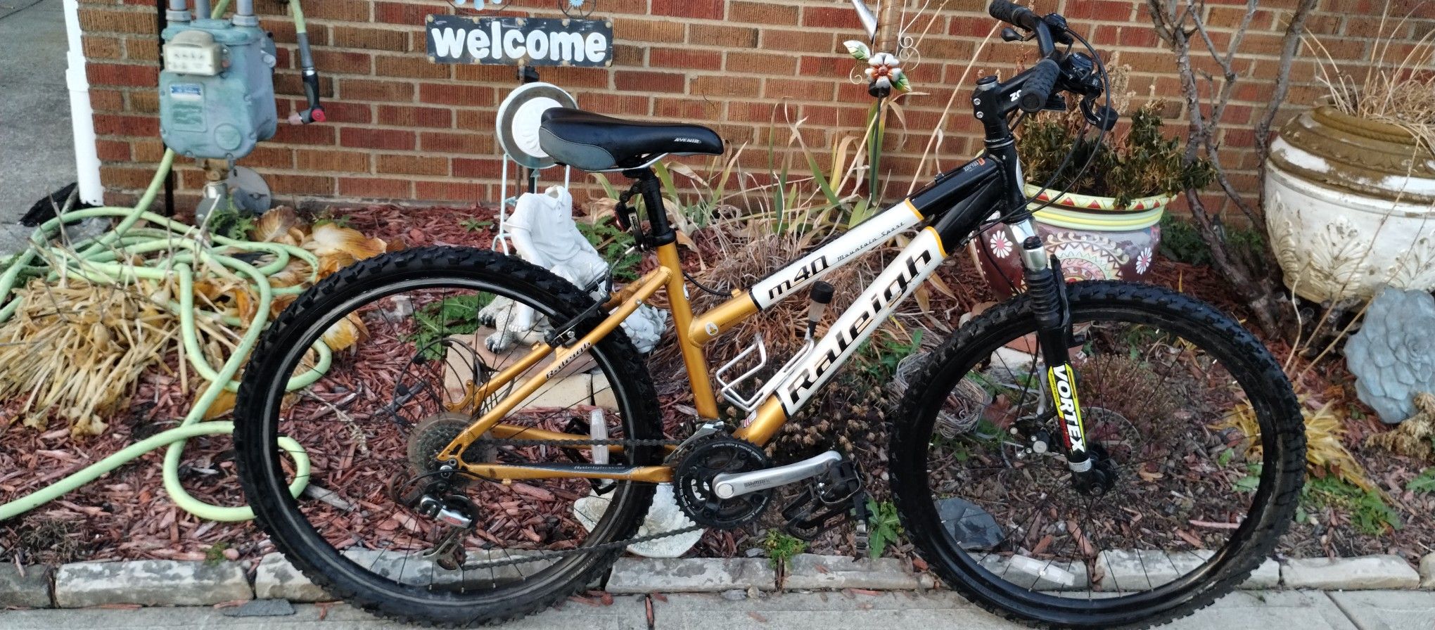 26" Raleigh Mountain Bike Trigger Shifter Front Fork Suspension And Front Disc Brakes 16" Frame Ready To Ride