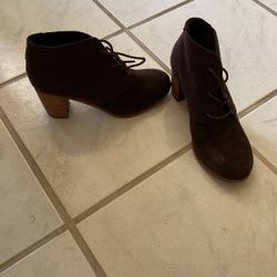 Tom’s Bootie Heels Like New