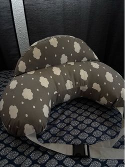 Momcozy baby nursing pillow