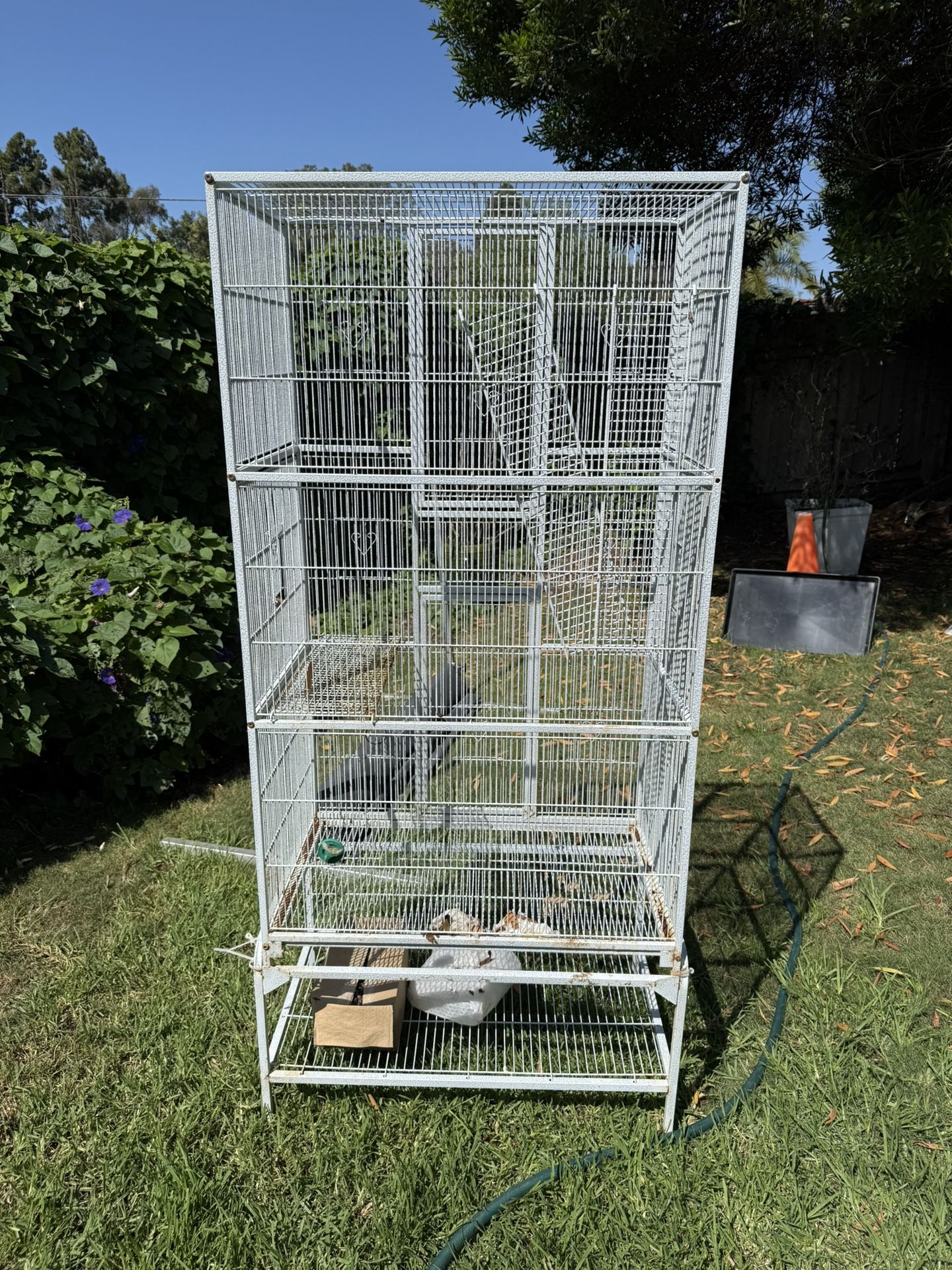 HUGE White Metal Bird Rat Animal Cage 1/2-inch Bar Spacing Casters Still Roll!