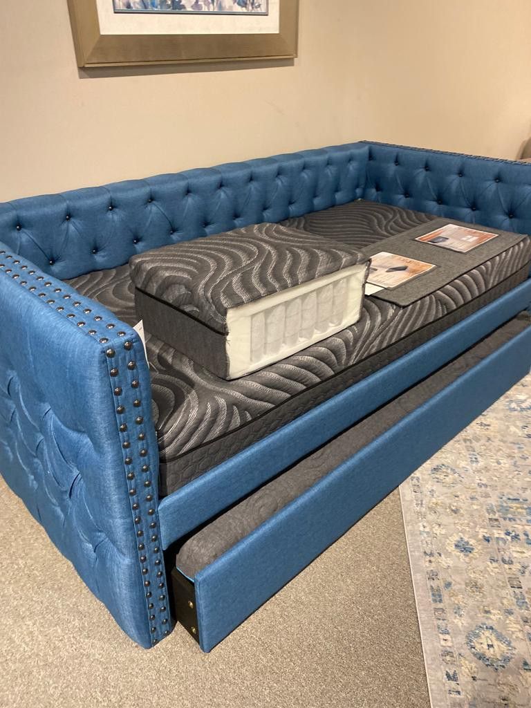 SusannaDaybed W/ Trundle
Furniture of America$10 Down Payment And Financing Available