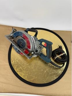 Used Bosch 7-1/4” 15 Amp Blade-Left Worm-Drive wired Circular Saw CSW41