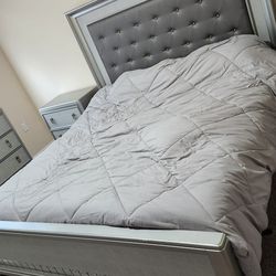 Platinum Silver DIVA SOFIA VERGARA COLLECTION Dresser Nightstand King sz 4-pc Bedroom Set