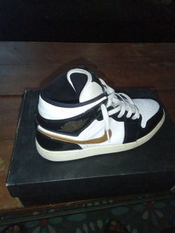 Jordan 1 mids glossy