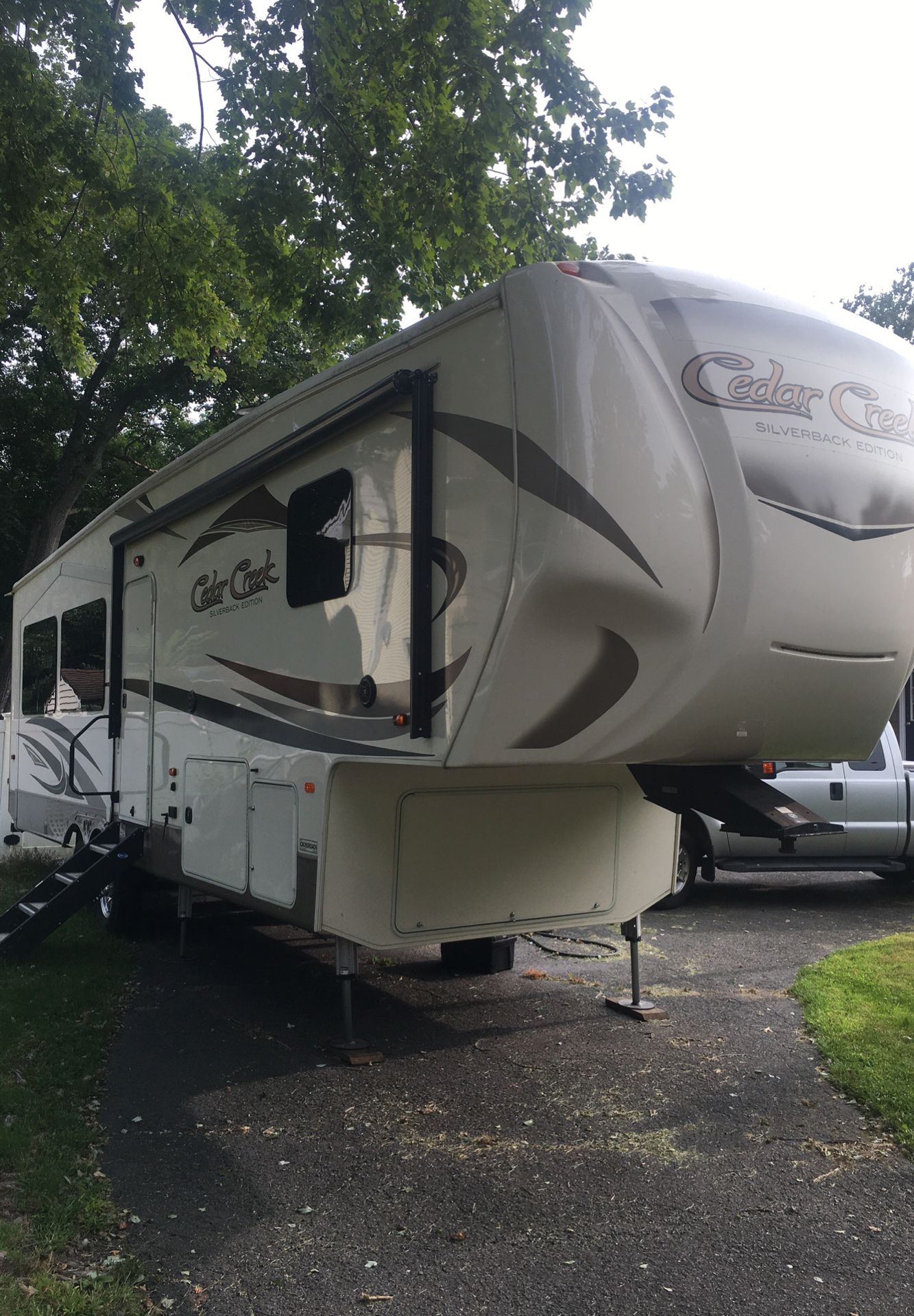 2017 Cedar Creek 29RE fifth wheel