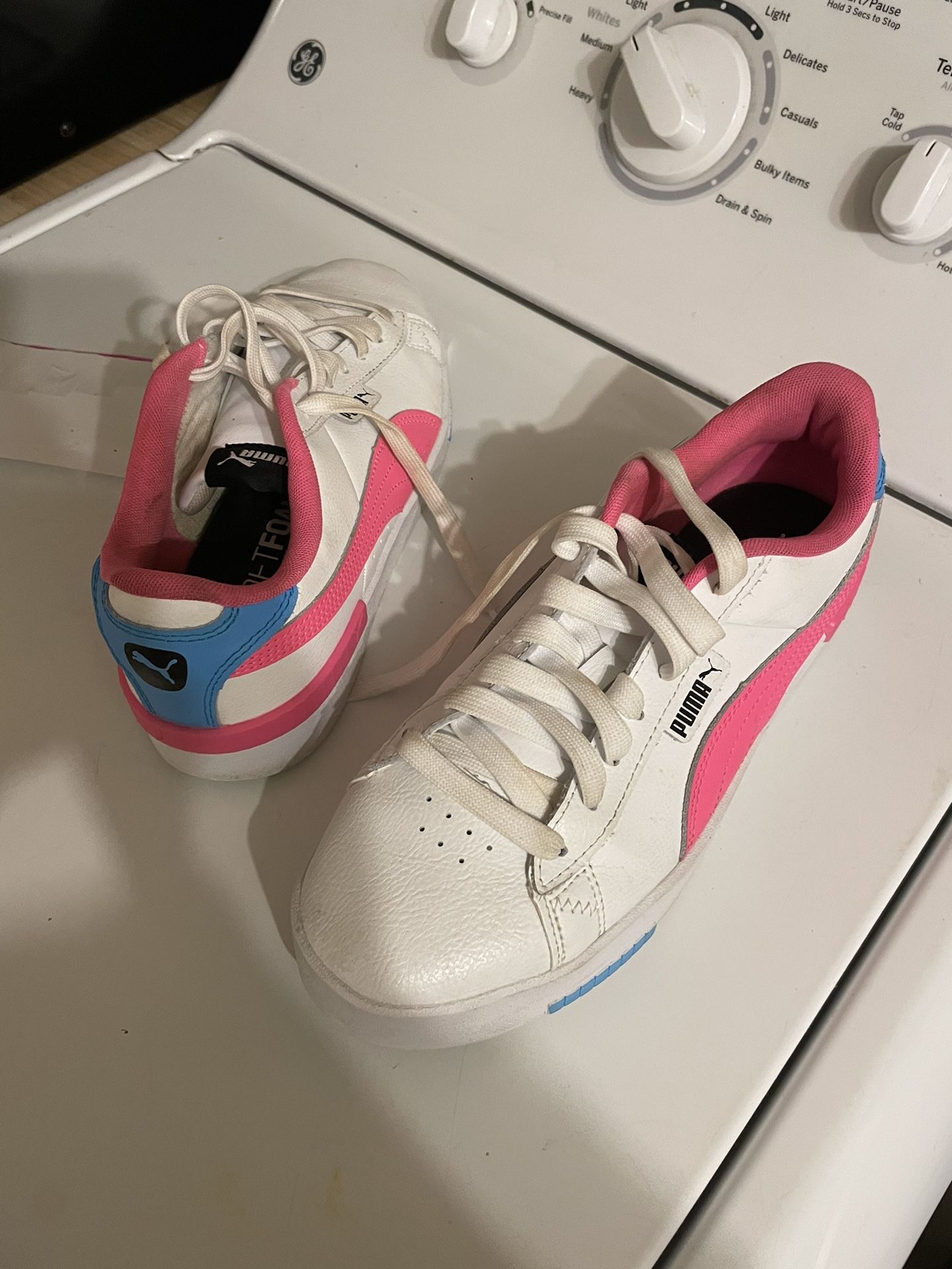 Women Puma Shoes Size 9