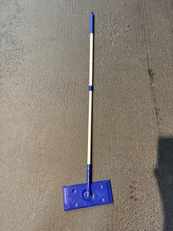 Flat blue floor mop, needs cleaning pads