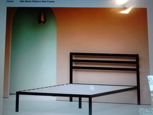 Photo BRAND NEW ZINUS , TOP OF THE LINE  KING. SIZE.  PLATFORM BED !!!!