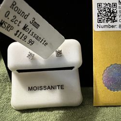 Round Moissanite Studs