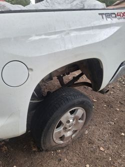 Parting out 2017 toyota tundra sr5