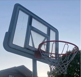 Basketball hoop 3.8.7height  good condition