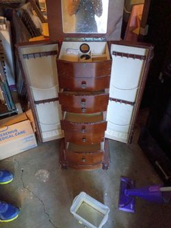 Jewelry stand