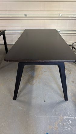 Dining table (black)