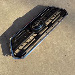 2016–2023 Toyota Tacoma SR5 Grill – Great Condition