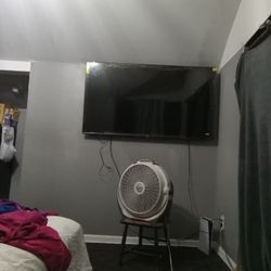 75 inch Henson television.