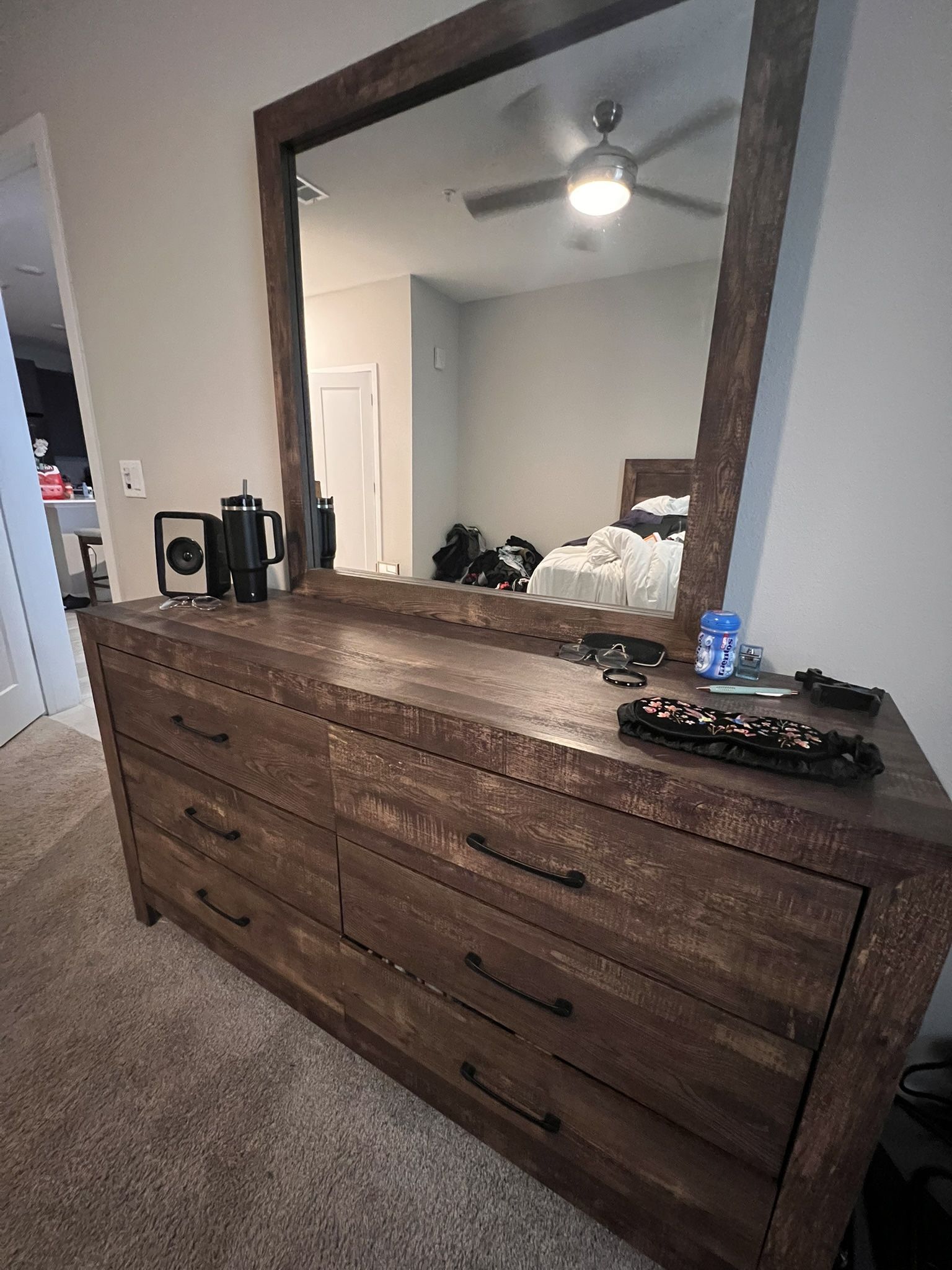 Dresser With Mirror