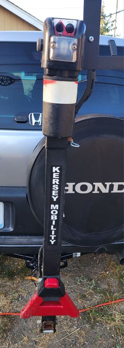 Trilift Model T1010 Mobility Scooter / Powerchair Lift – Hitch Mount
