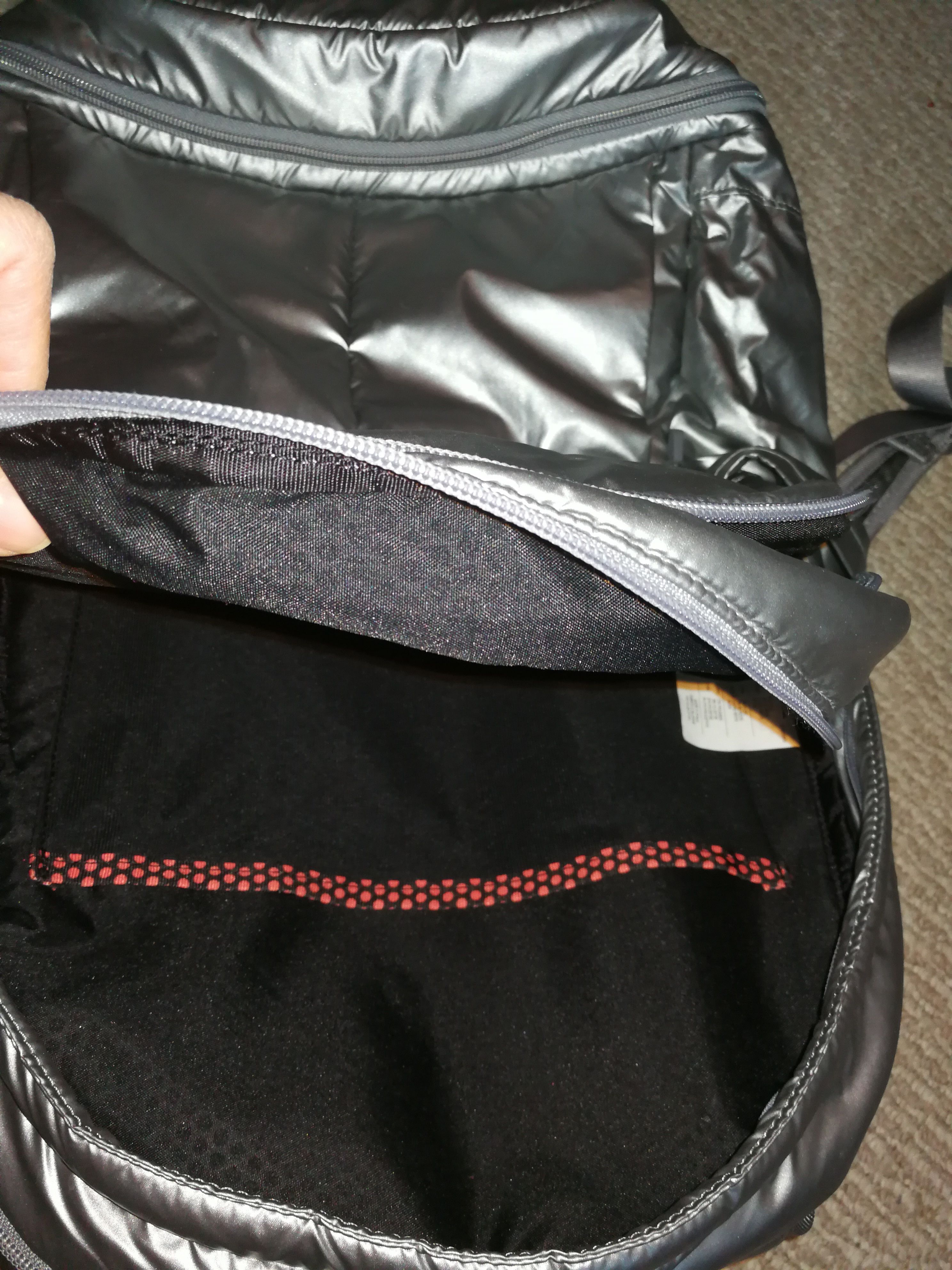LV2021春夏推出Tiny Backpack双肩包可手提肩揹！ - 米兰站