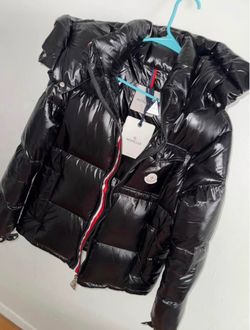 Moncler Montbeliard Hooded Short Down Jacket