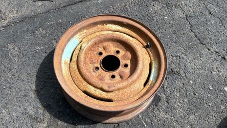 One 15x5 Inch original gm Wheel From a mid-50s Chevrolet car 5x4.75 Lugs