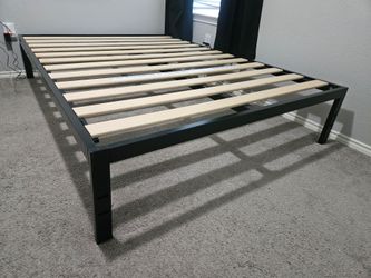 Full Size Bed Frame, Good Conditions 👍