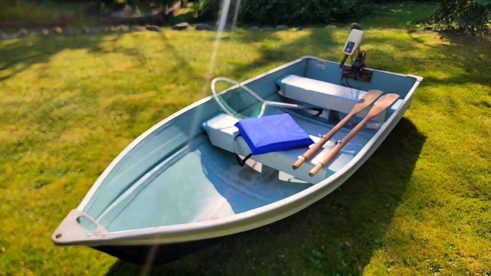 10' Aluminum SmokerCraft Boat With 28lb Thrust MinnKota Electric Motor
