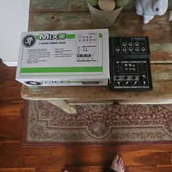 Mackie Mix5 Mixer 
