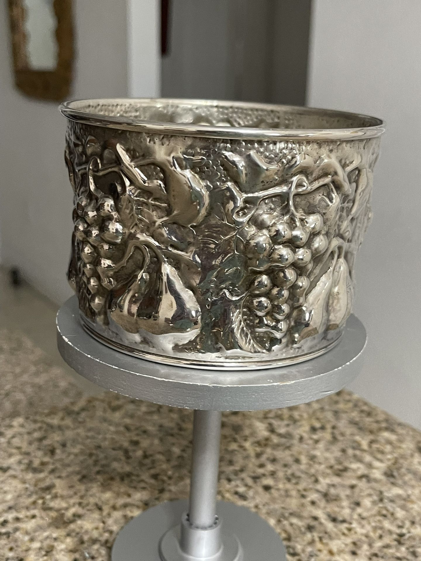 Vintage Antique E.L. UBERTI Italian Wine Bottle Holder Silver Plat 4-1/2 Wide 3 Tall 20 Century