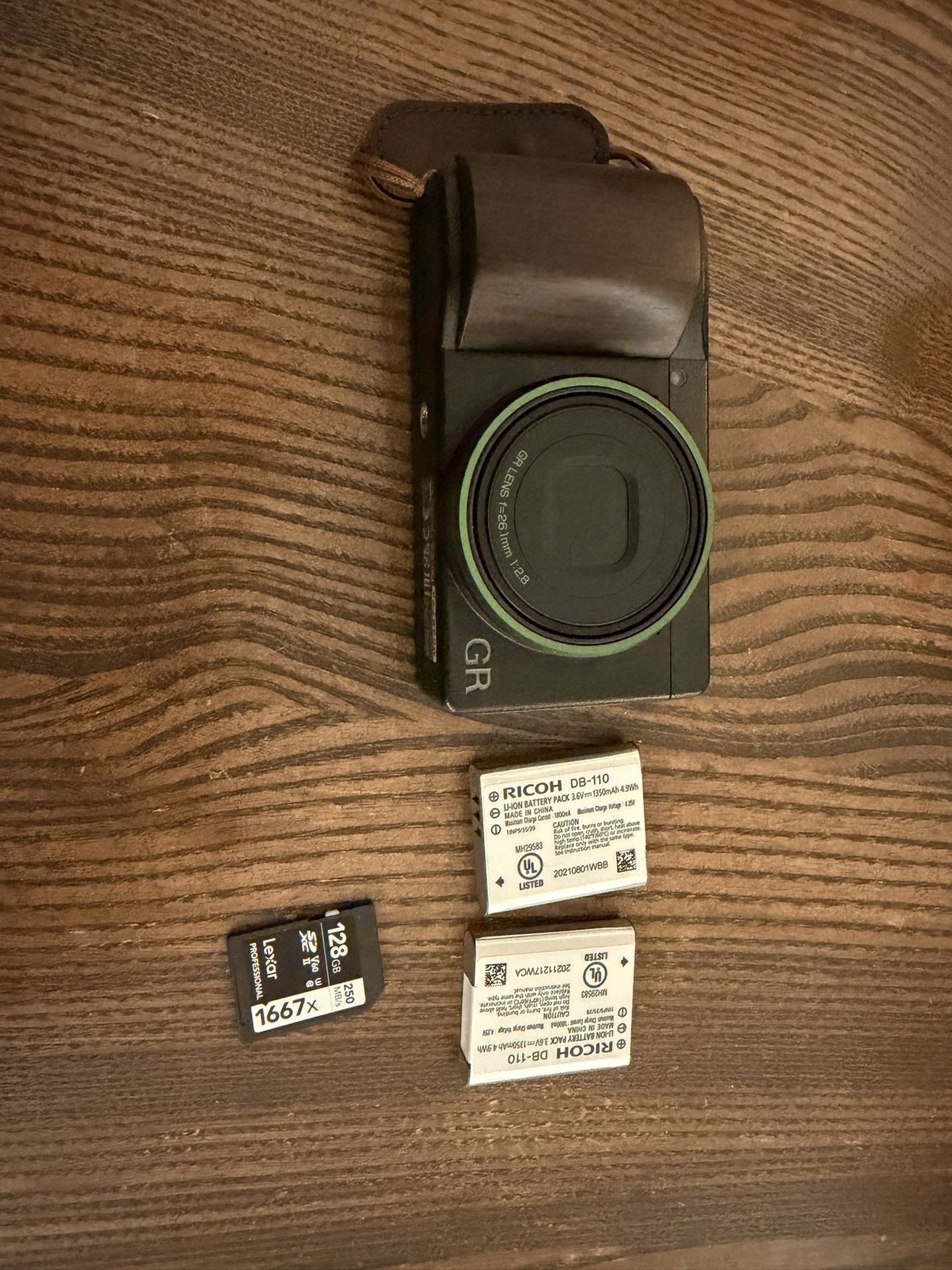 Ricoh GR IIIx, Black, Digital Compact Camera with 24MP APS-C Size CMOS Sensor, 40mmF2.8 GR Lens