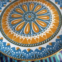 Set Of 5 Plates New 