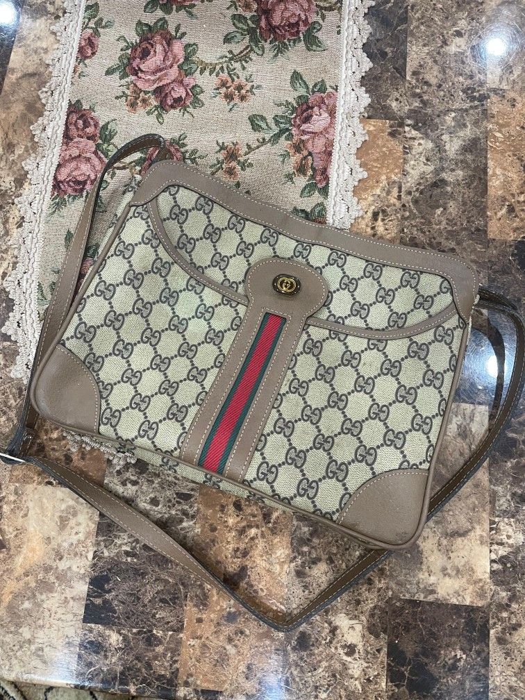 Authentic Vintage Gucci Sherry Line / Early Ophidia Shoulder Bag from the late 1970s–1980s.