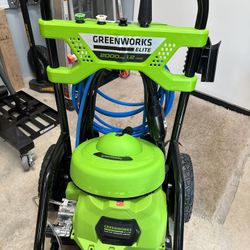 Electric Pressure Washer (2,000 PSI 1.2 GPM)