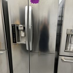LG 36”wide Side By Side Stainless Steel Refrigerator Showcase In Excellent Condition 