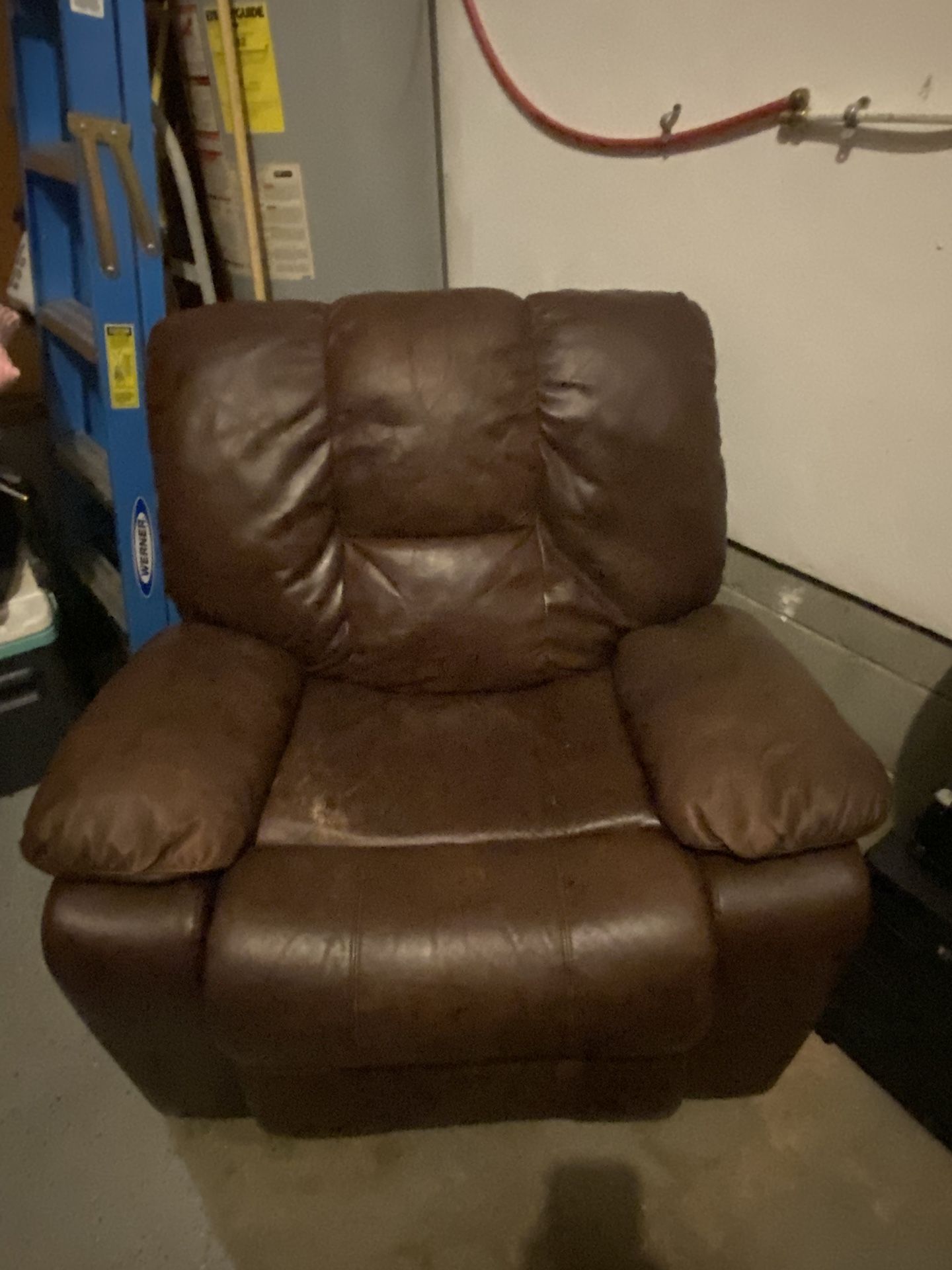 Brown “Big Boy” Recliner for Sale in Chester, VA OfferUp