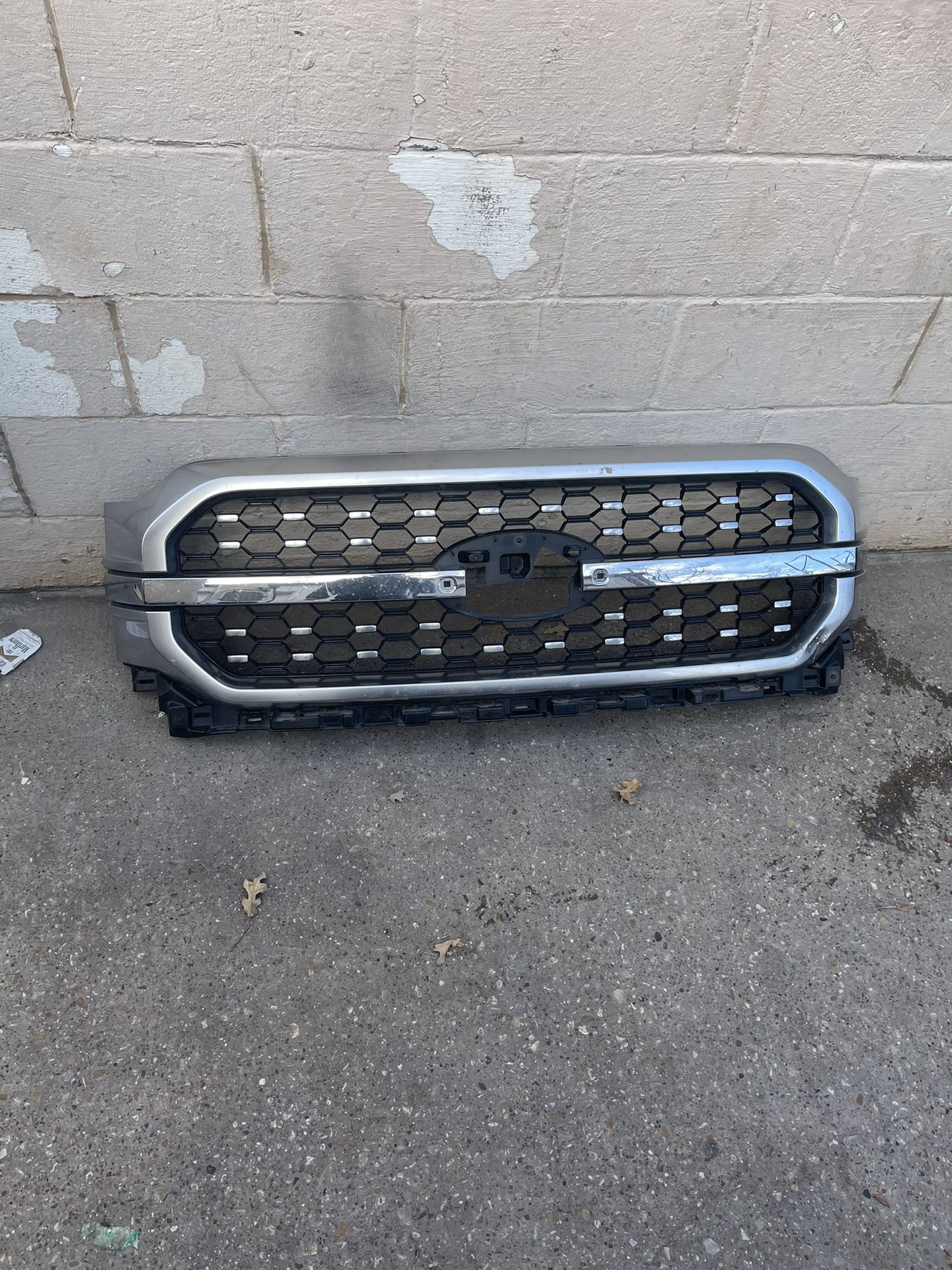 2021-2023 FORD F150 PLATINUM GRILLE OEM