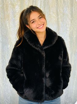Patagonia Black Plush Teddy Jacket Young girl size (XL) for women size S