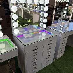 Premium RGB Lights Makeup Vanity with 11 Drawers and LED Mirror (2.4) Tocador de maquillaje de luces RGB de primera calidad con 11 cajones y espejo LE