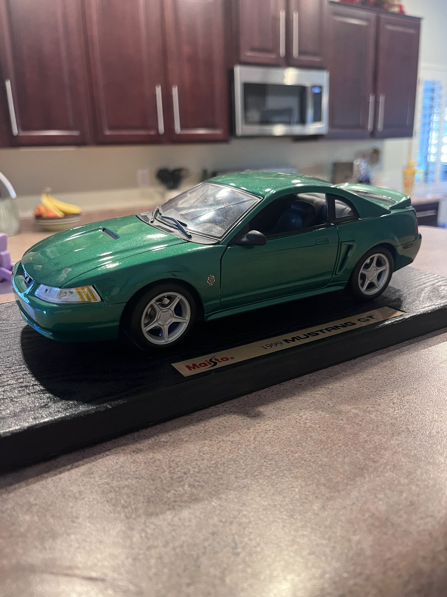 1 24 Scale Maisto 1999 Mustang GT Die-cast Metal