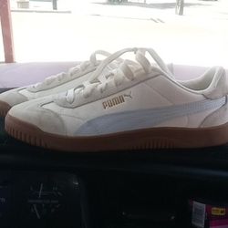 Pumas Size 7.5 Womens