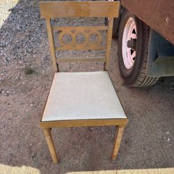 Vintage Folding Chairs  set Of 4 $100.