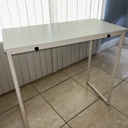White desk/vanity 