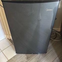 Midea Mini Fridge 