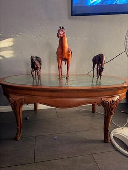 Free table with horses