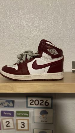 Air Jordan’s 1 burgundy/ white