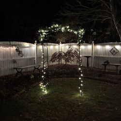 🎄Festive Metal Arbor With Garland And Lights 