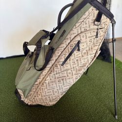 14 WAY TAYLORMADE FLEXTECH CROSSOVER STANDBAG (SOLD OUT)