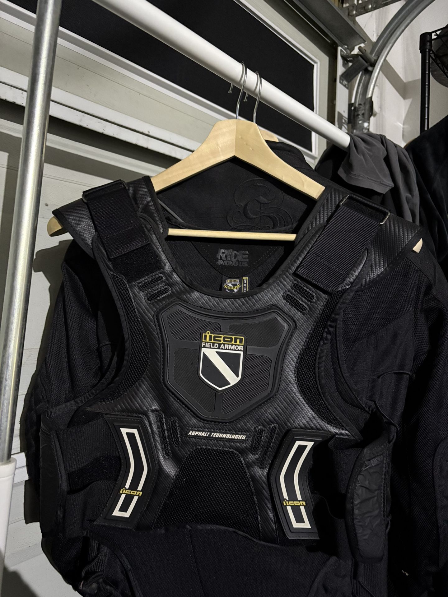 ICON FIELD ARMOR MOTORCYCLE WEAR