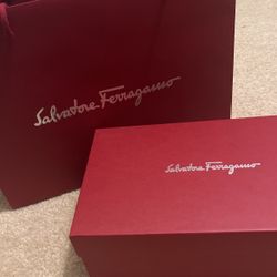Salvatore Ferragamo Size 7,5, Black