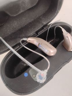 Oticon More 1 Minirite R hearing aides